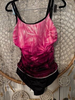 Miracle suit Pink leaf Size 8L One Piece A0336